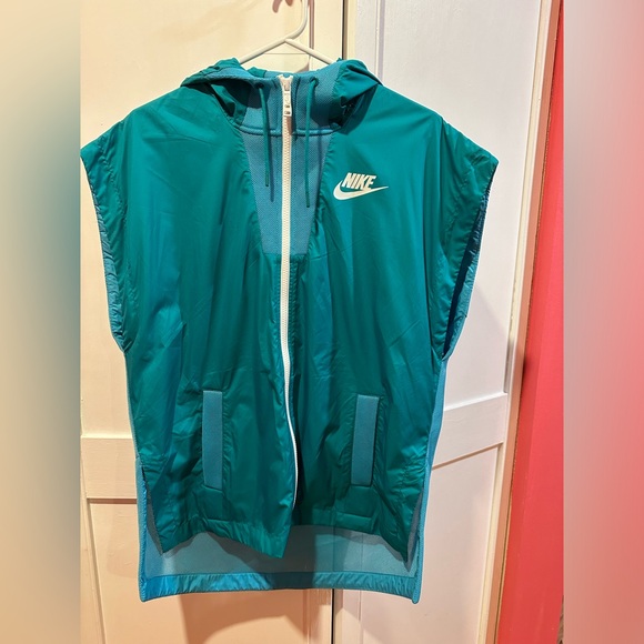 Nike Rain Vest - Picture 1 of 7
